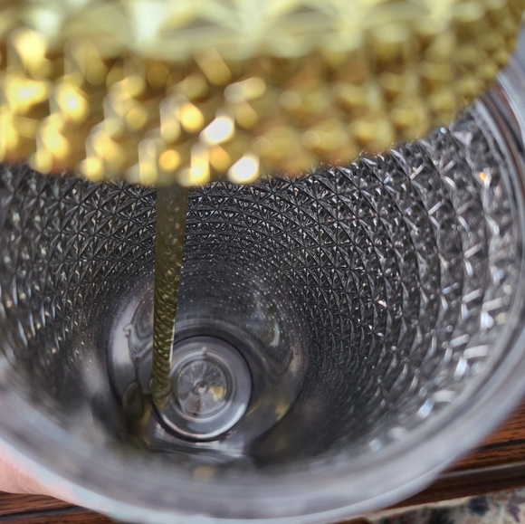 NWT Gold Textured Tumbler. 26 oz. 9 x 4. Beautiful design and insulated. - Picture 3 of 5